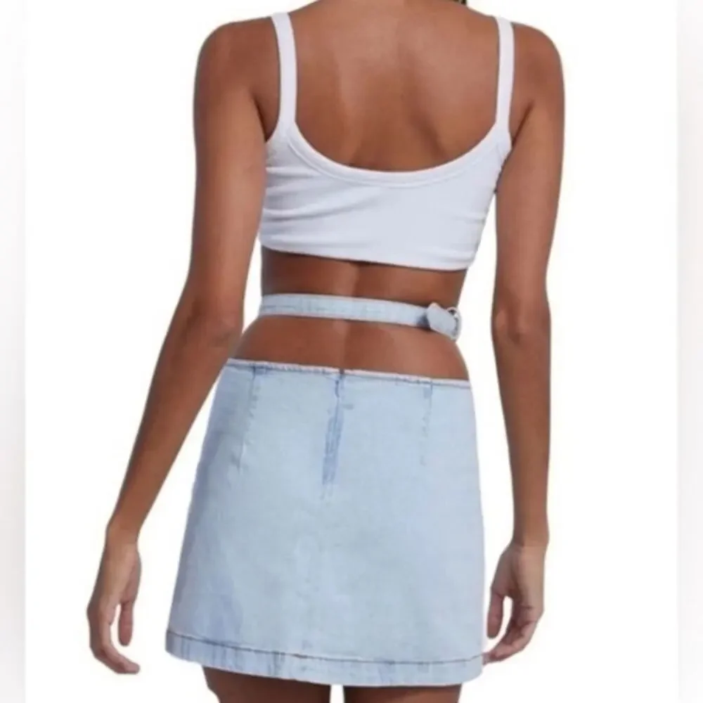 Weworewhat Indigo Cut Out Mini Skirt Size M Light Wash Denim Casual Beachy NWT